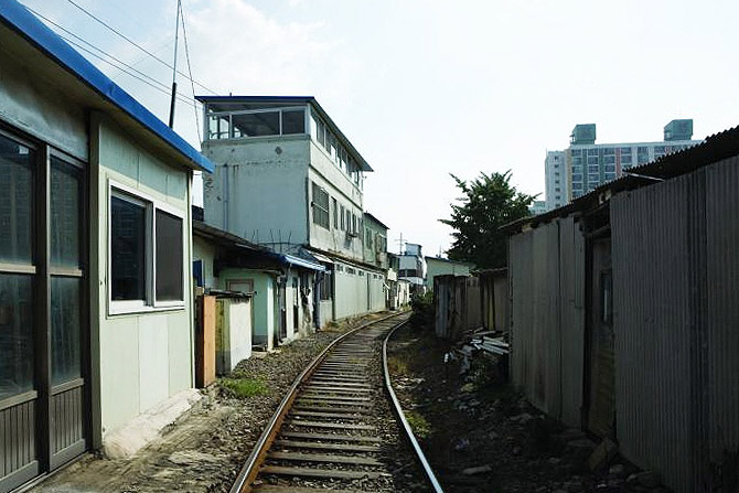 京岩洞铁路村